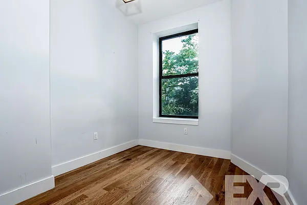 Rented by EXR | media 35