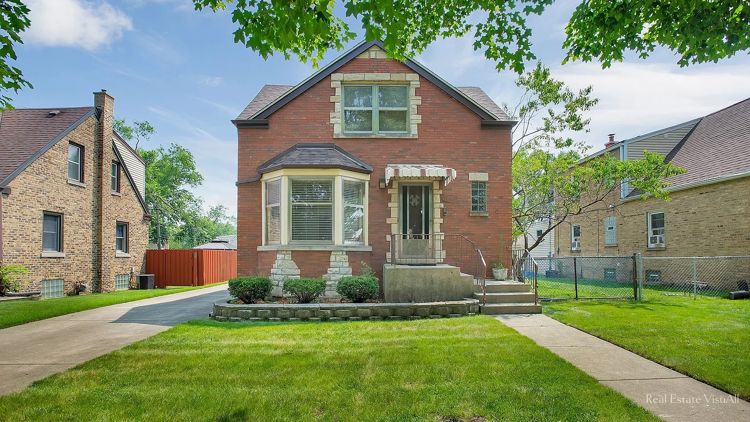 2629 Clarke St photo 1