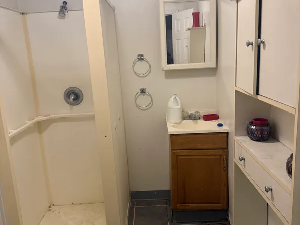 1708 Annie Malone Dr, Saint Louis, MO 63113