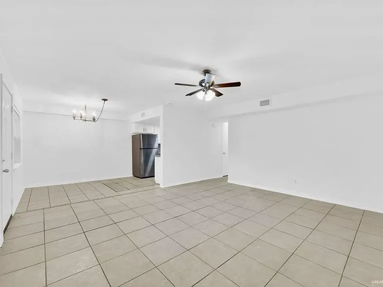 3505 N 23rd Ln — Photo 5