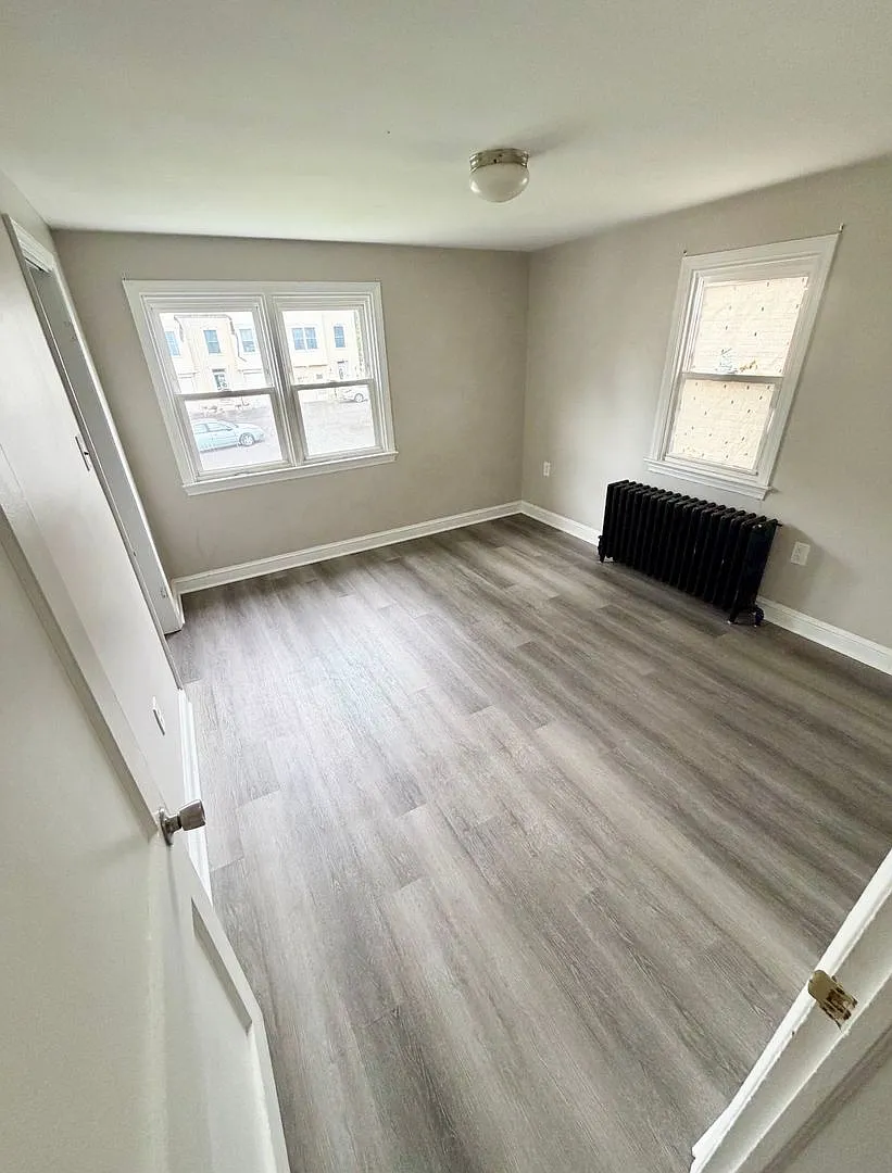 127 S 6th St — Photo 4
