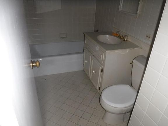 5th image of 1117 Leavitt Ave APT 301