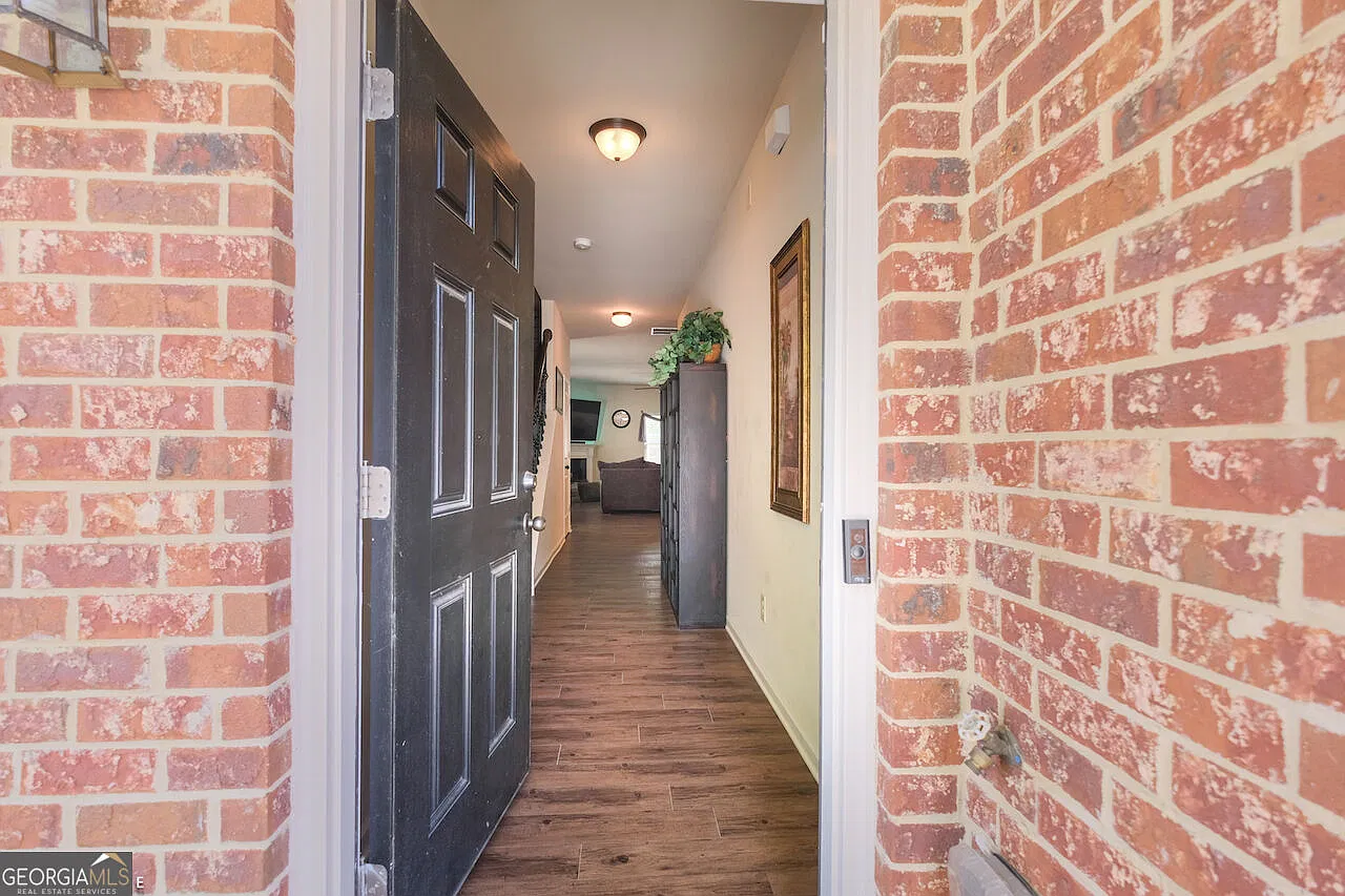 3 bed, 2.5 bath, $2,050 — Photo 2