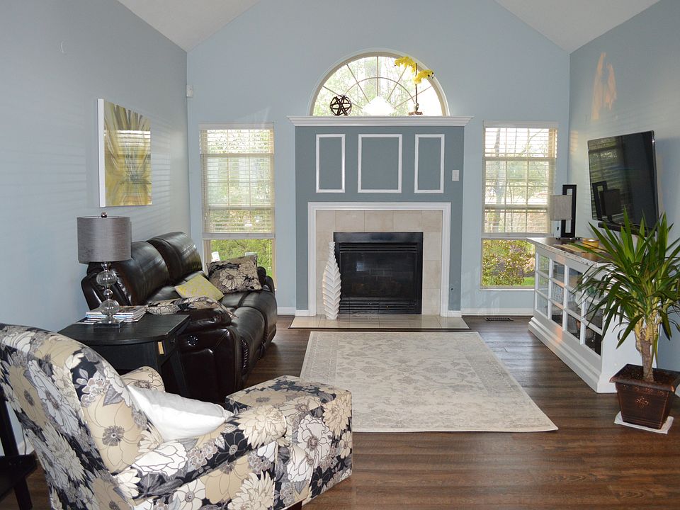 1st image of 20 Village Green Dr