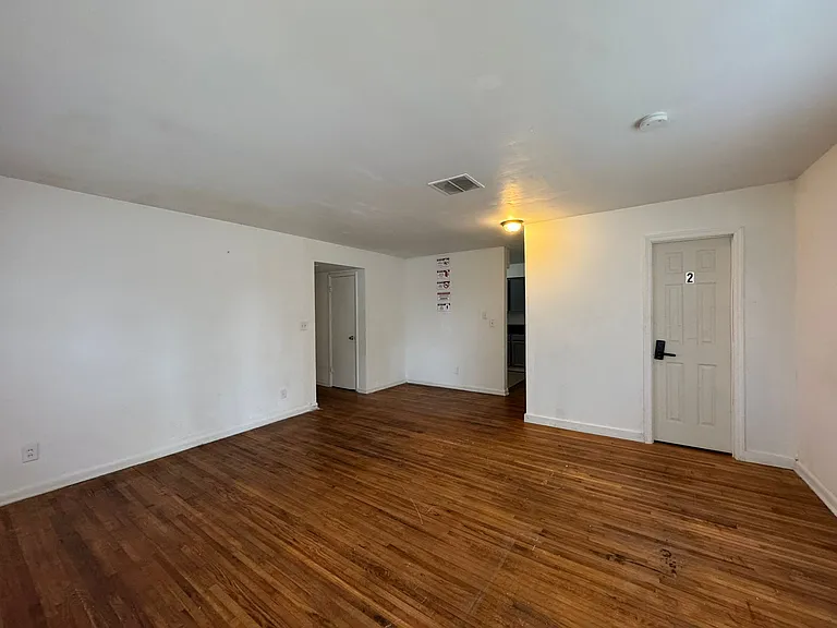 416 Sun Ct — Photo 32