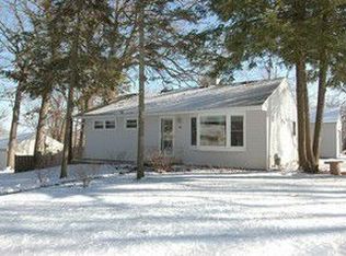300 Cherokee Trl, Lake In The Hills, IL 60156
