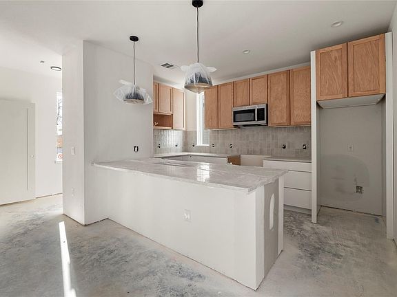 2nd image of 1180 Lott Ave