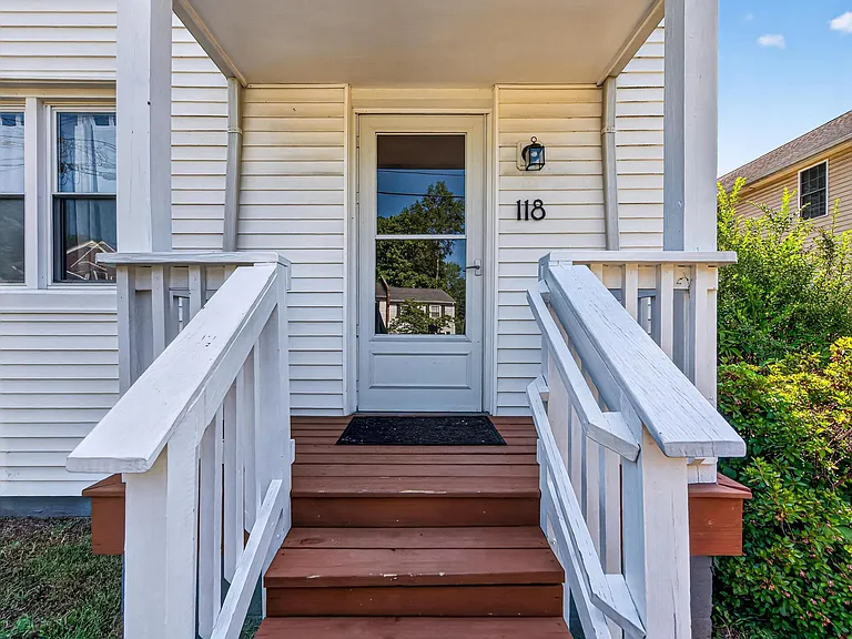 118 Summit St — Photo 2