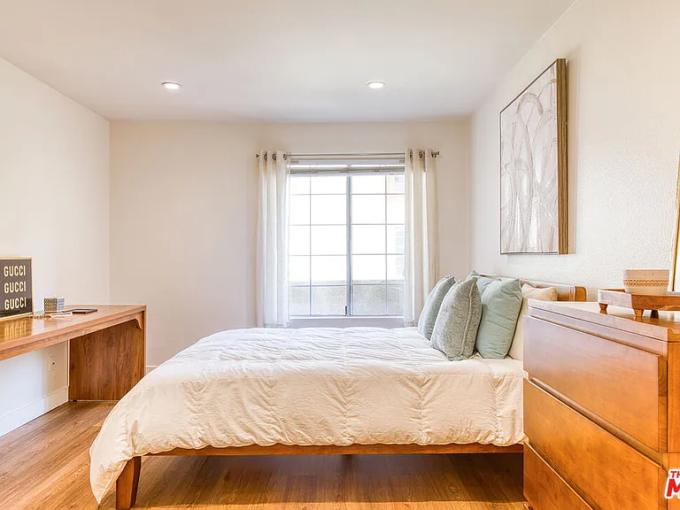 5510 Owensmouth Ave #218 — Photo 11