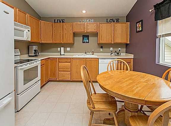 5th image of 520 SE Prairie Creek Dr