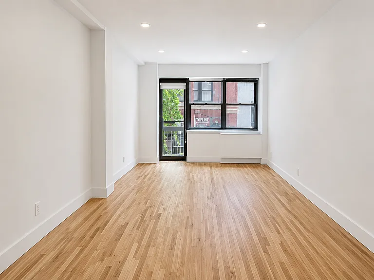213 E 37th St #2CC — Photo 2