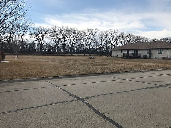 2nd image of 402 S Zimmerman Dr