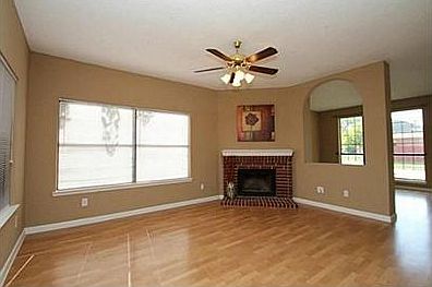 5th image of 608 Blue Leaf Dr