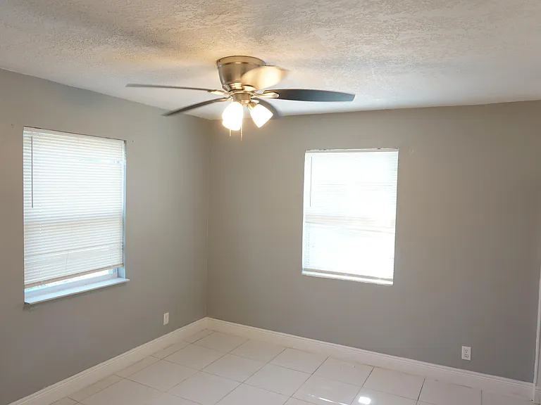 1456 W 29th St #1 — Photo 8