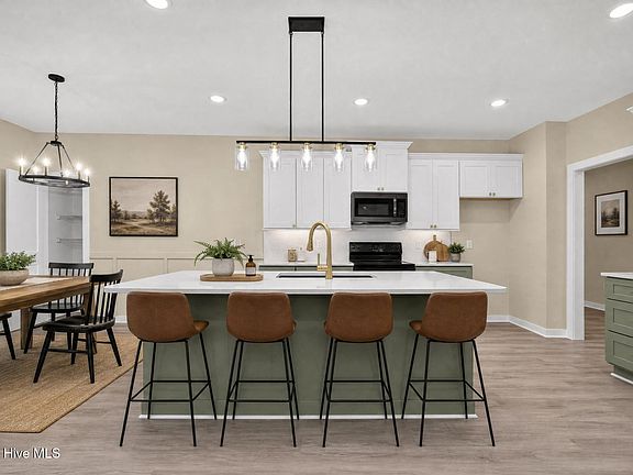 2nd image of 798 Mallard Court SE