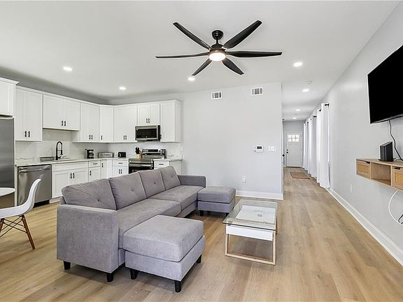 3rd image of 1714 Tricou St