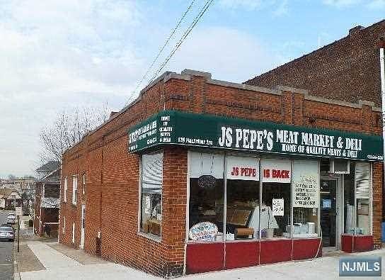 2nd image of 131 Macarthur Ave