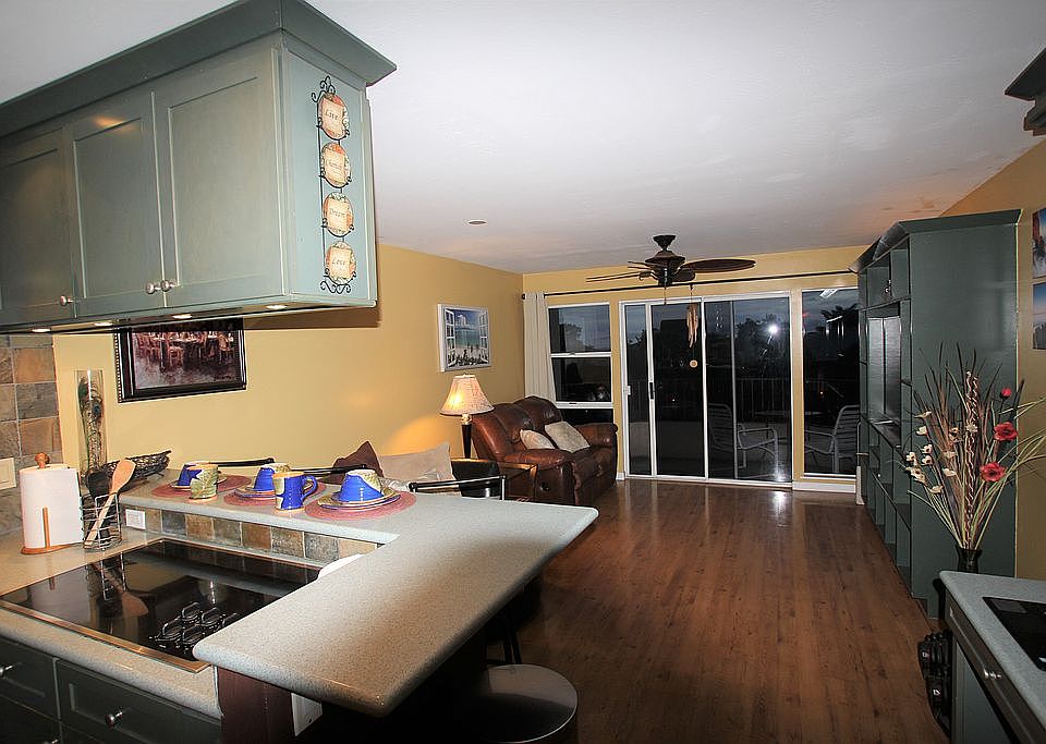 Lots of light in main room!