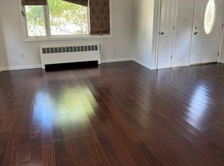 90 Chaffee Ave, Albertson, NY 11507