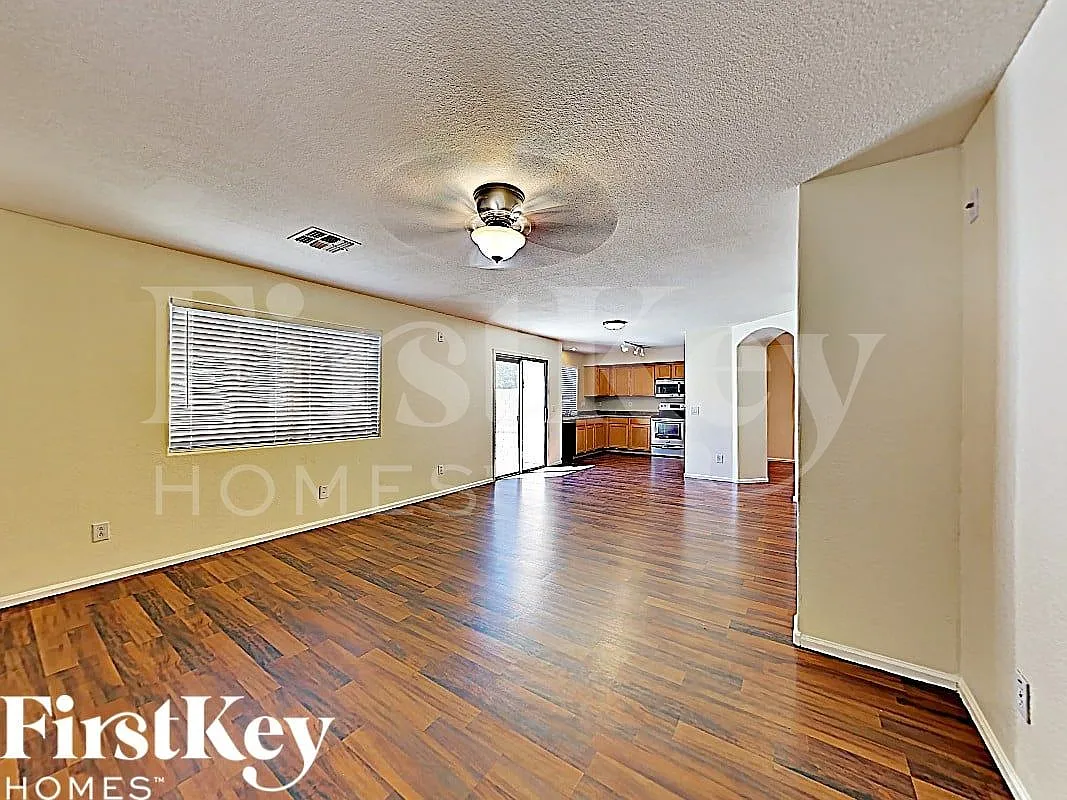 4 bed, 2.5 bath, 2232 sqft, $2,585 — Photo 4