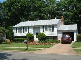6365 Woodland Ridge Ct, Centreville, VA 20121