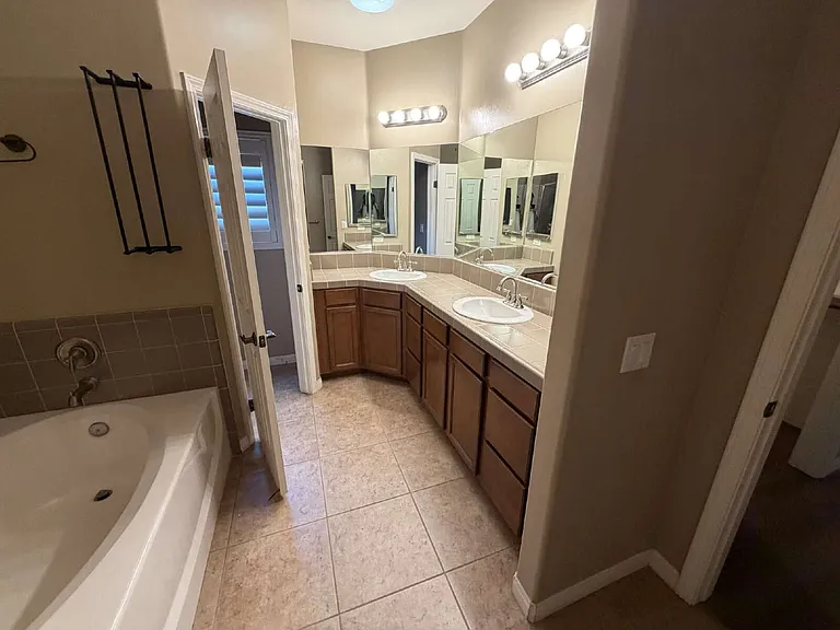 10903 Corbett Canyon Dr — Photo 12