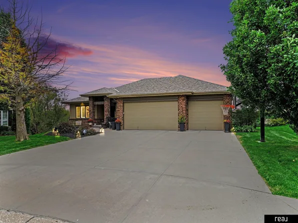 10215 Margo St, La Vista, NE 68128