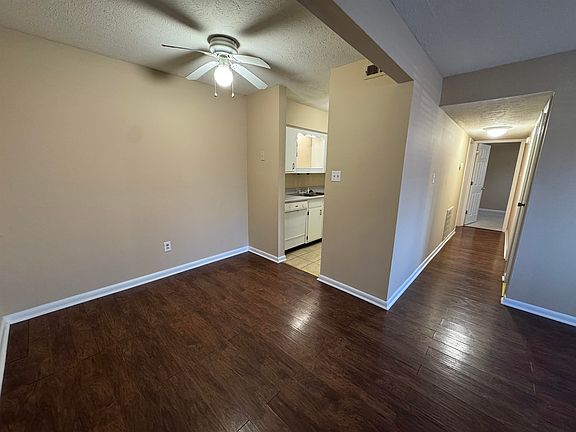 4th image of 615 Carter Ln. #C2