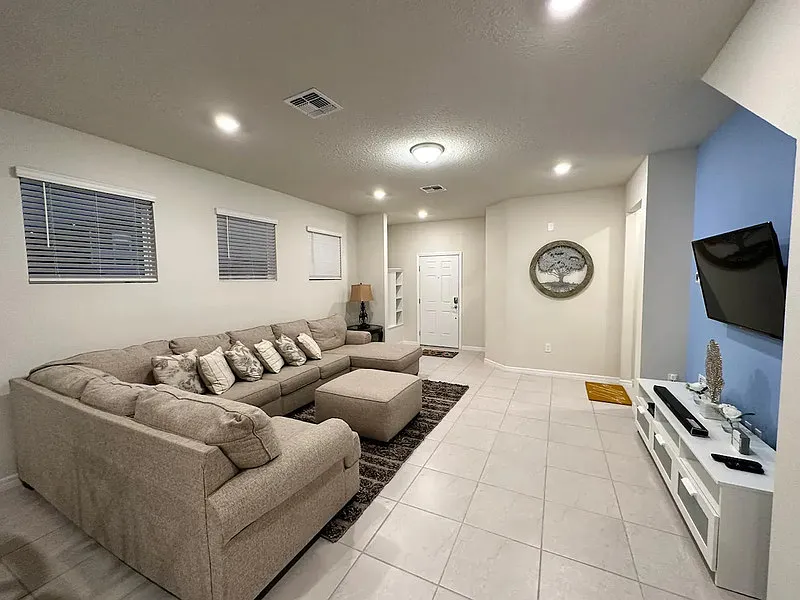 5 bed, 5.5 bath, 3346 sqft, $3,600 — Photo 3