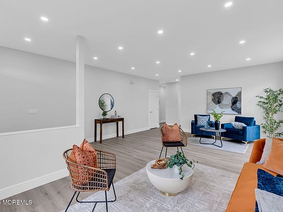 3rd image of 27 Cromwell Court