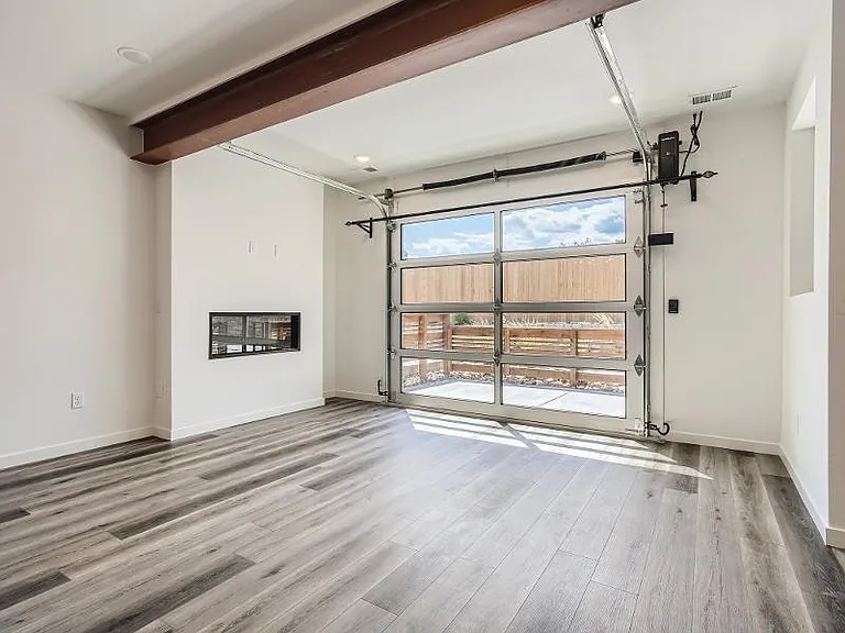 6361 Nelson St — Photo 4