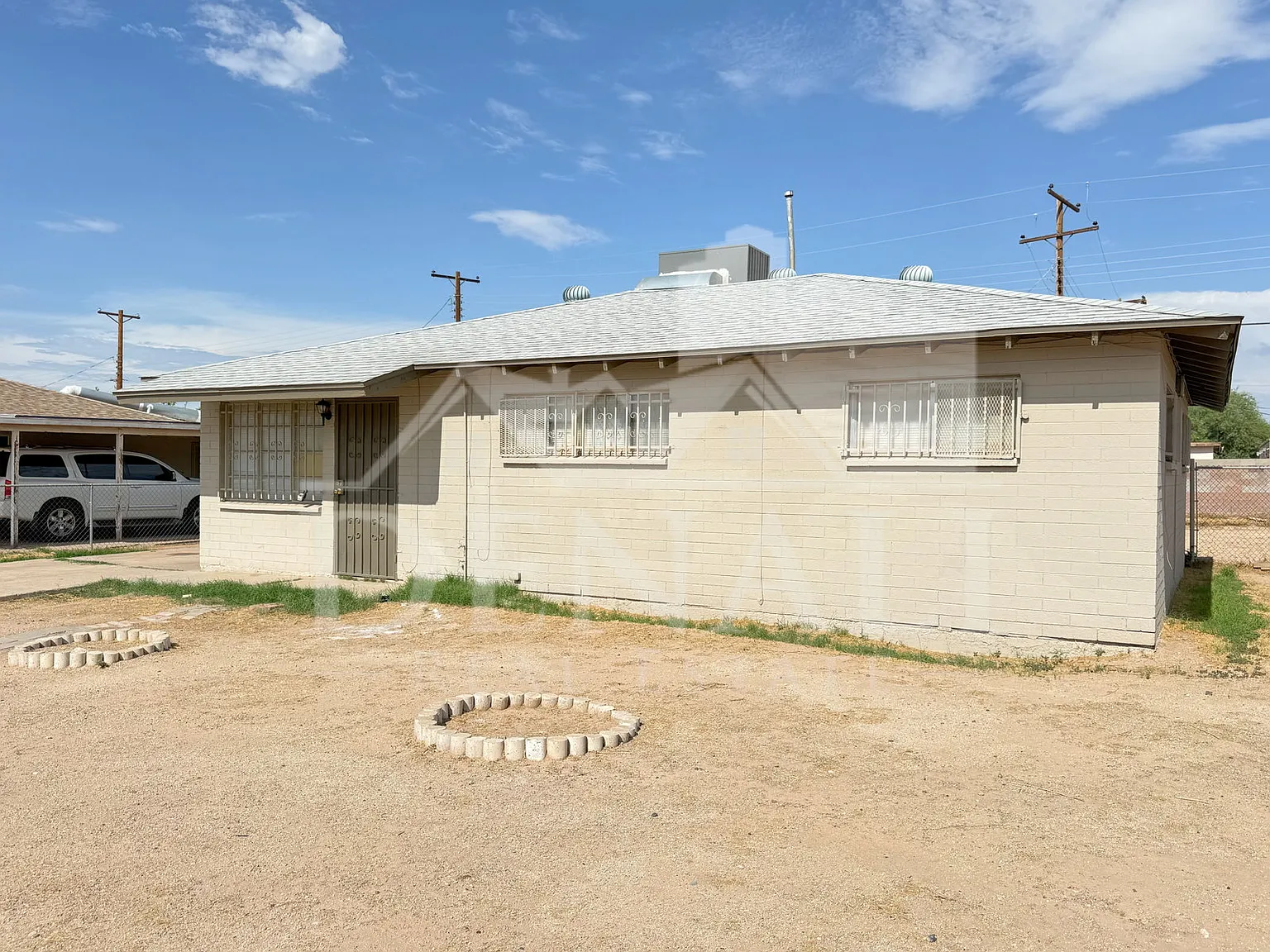 3 bed, 1.0 bath, 975 sqft, $1,395 — Photo 2
