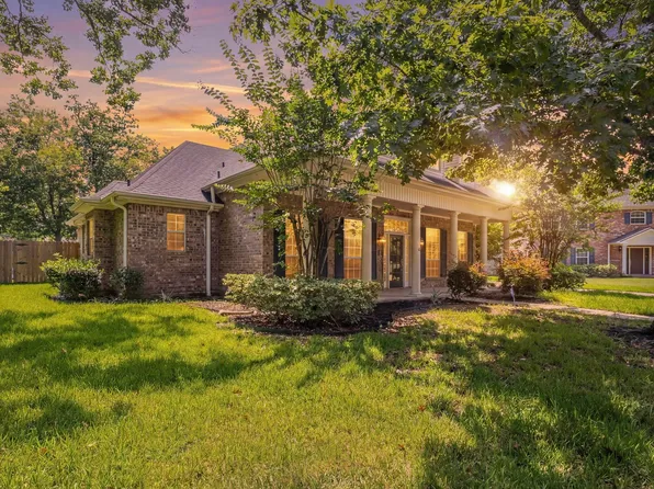 4 Twin Circle Dr, Beaumont, TX 77706