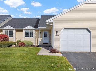2898 Parkside Dr #40, Jenison, MI 49428