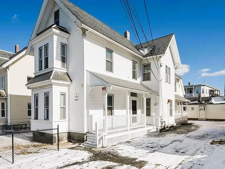 348 Walker St #R4 — Photo 6