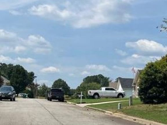 Exterior Neighborhood (street photo)