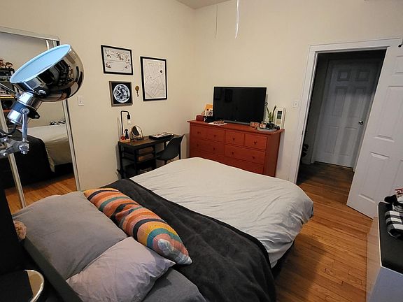 3rd image of 4807 N Wolcott Ave