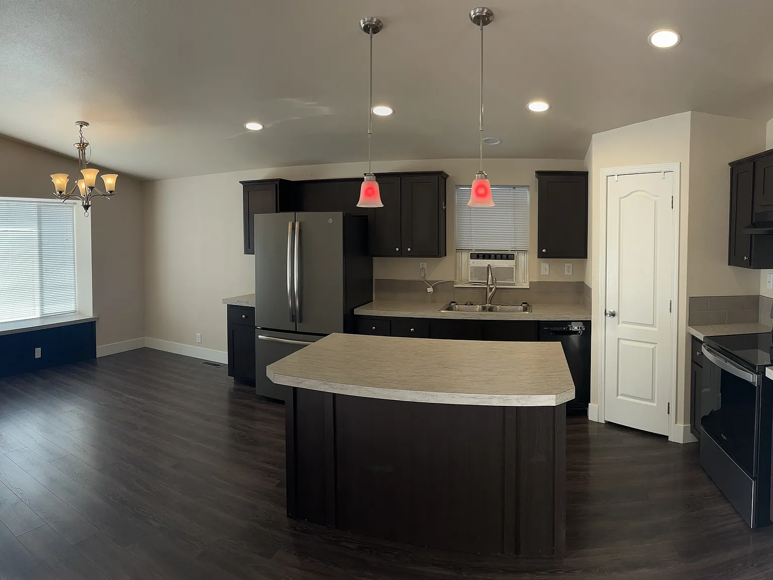 3 bed, 1404 sqft, $2,650 — Photo 3