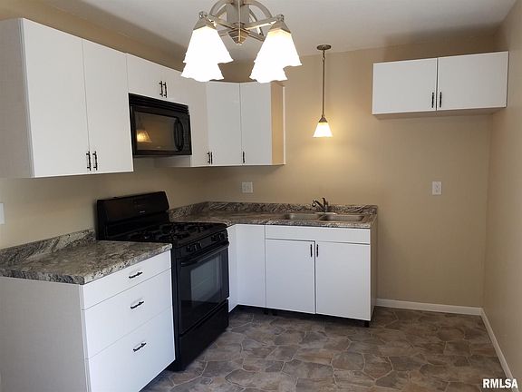 3rd image of 5919 N Wacker Dr