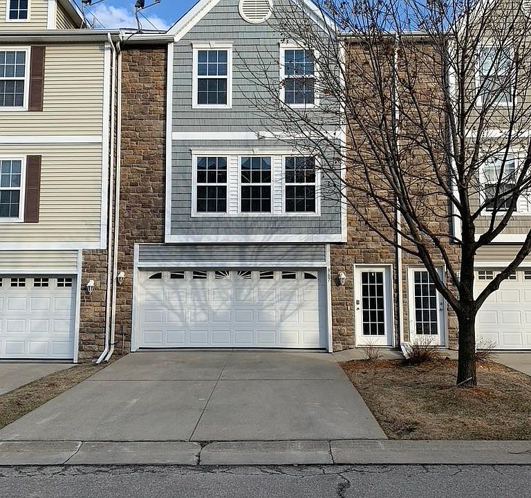 1st image of 387 NE Kingwood #387