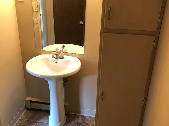 4th image of 3811 Sandhurst Dr APT 100