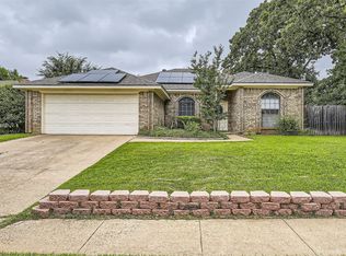 2300 Christopher Ln, Euless, TX 76040