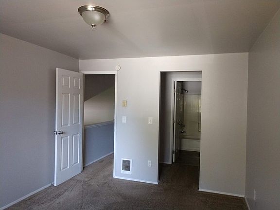 3rd image of 2428 Poplar St SE #A