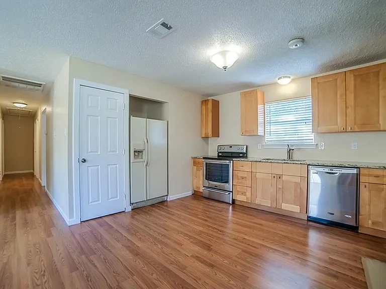 700 Dudperkins St — Photo 3