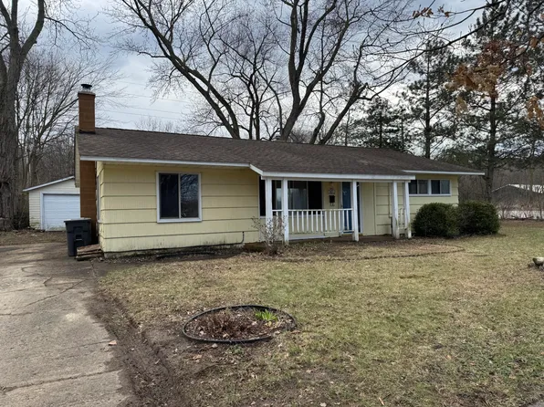 802 Caroll St, Buchanan, MI 49107
