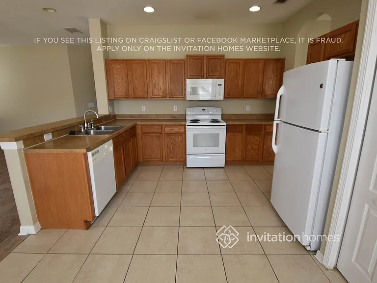 8607 Sandy Plains Dr — Photo 5