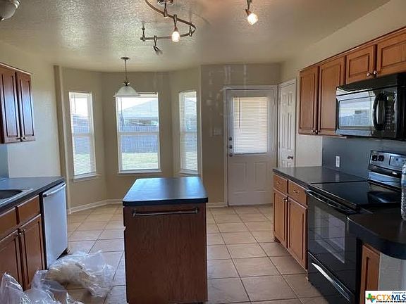 3rd image of 2704 Alamocitos Creek Dr