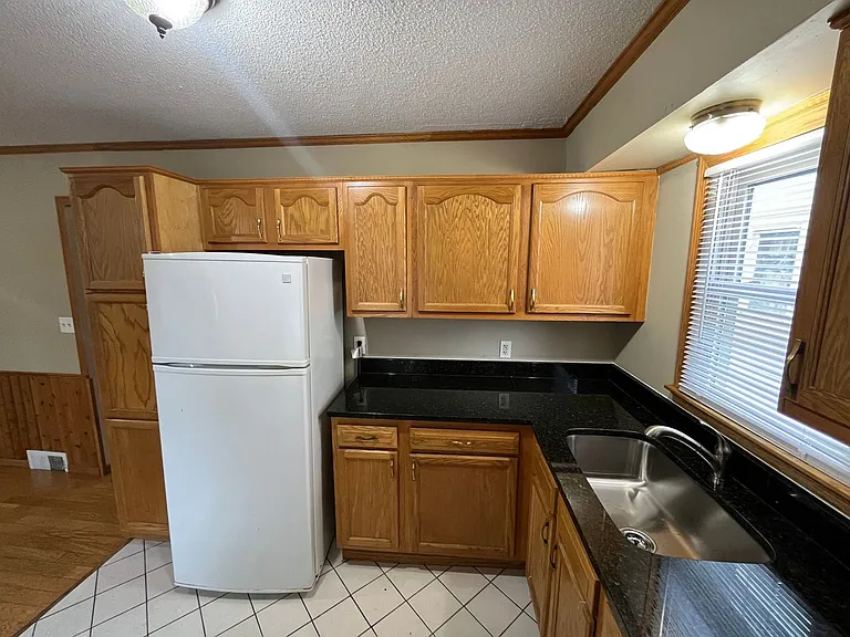 1001 Hubbard Ave — Photo 5