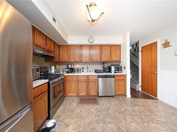 5th image of 15 Stratford Ct #1