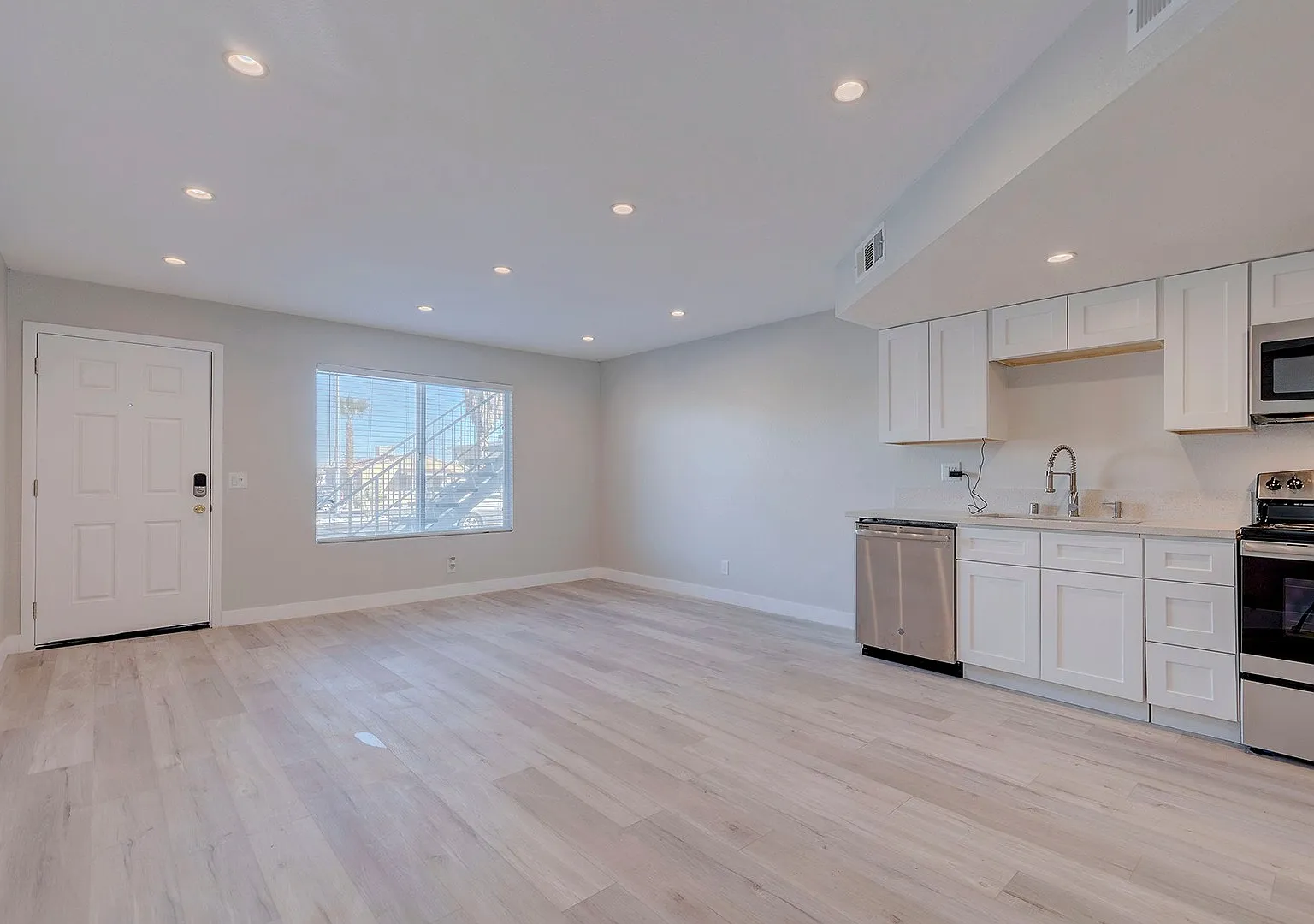 471 Rexford Drive — Photo 1